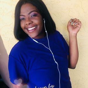 Meet your Posher, Monique